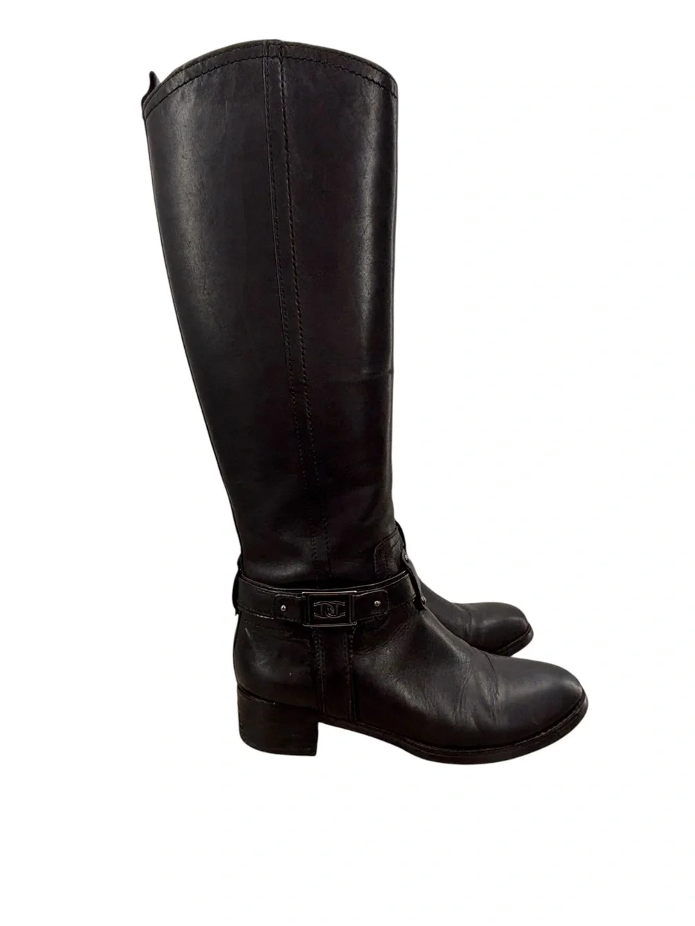 Etienne Aigner steps out